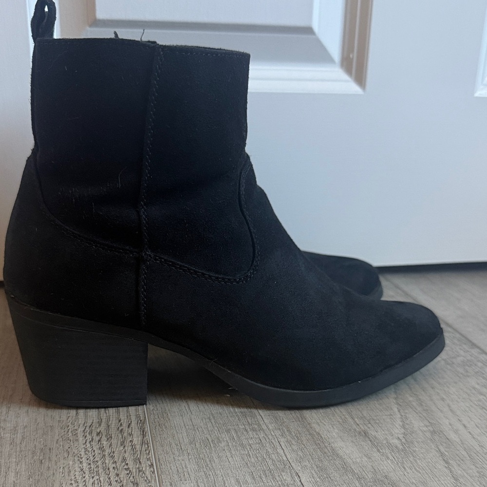 Old Navy Women’s Black Suede Block Heel Ankle Boots Sz 8 EUC